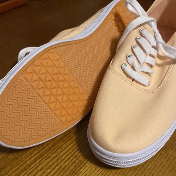 Universal Thread Shoe - Picture 2 of 6